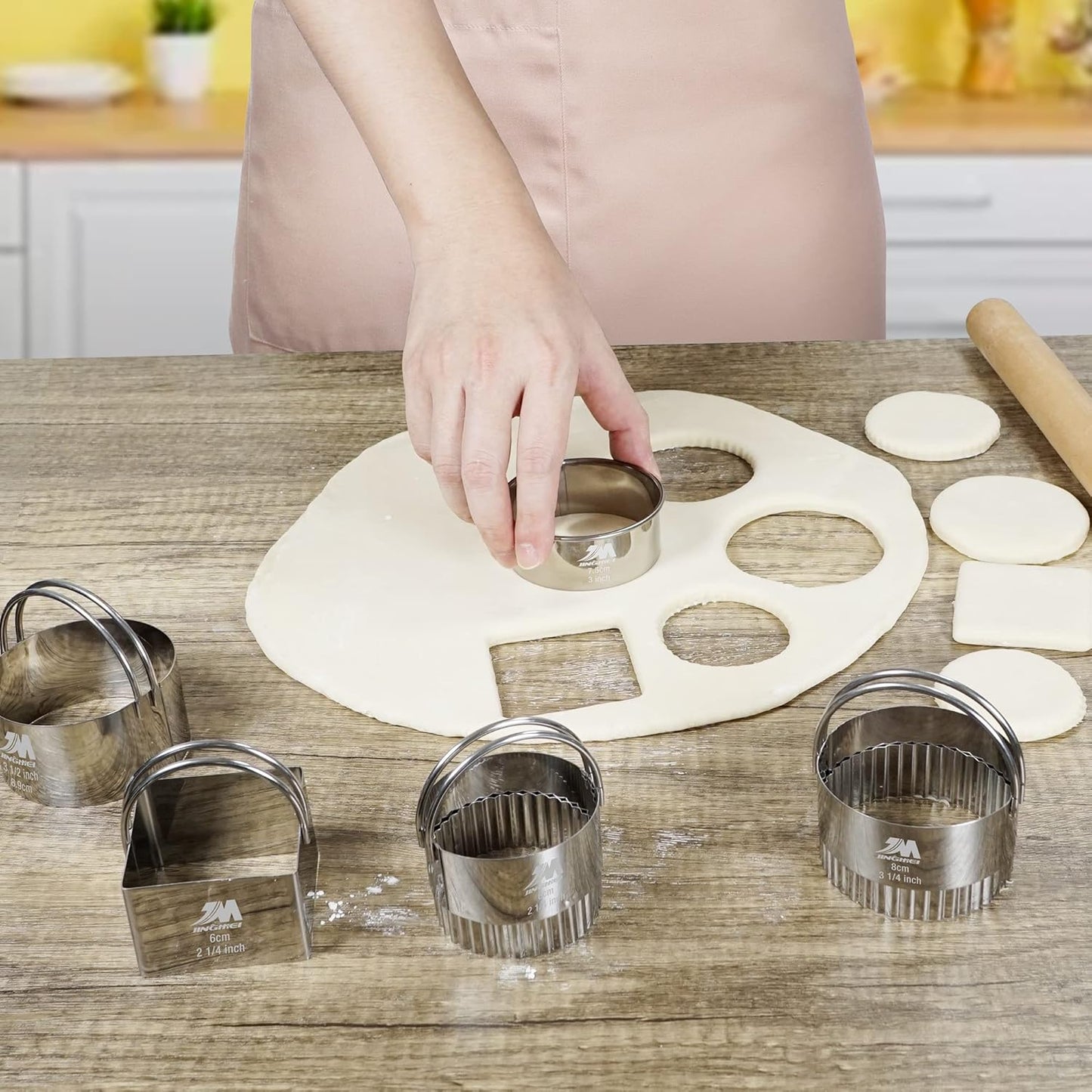 M JNGMEI 4 Pieces Stainless Steel Cookie Cutter Set 2.25inch, 2.75inch, 3.25inch,3.5inch Biscuit Plain Edge Round Cutters Sizes Shape Molds GIFT PACKAGE